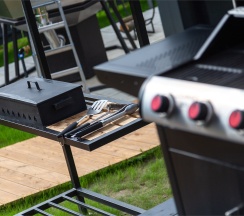 Коттедж с двумя спальнями, купелью и баней в Black Village Family