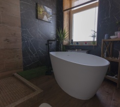 Апартаменты с балконом и с красивым видом из окна в Апартаменты Viipuri House люкс с сауной