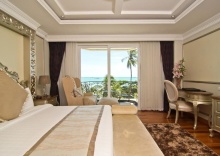 Двухместный номер Deluxe beachfront двуспальная кровать в LK The Empress Pattaya