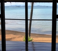 Бунгало с красивым видом из окна в Amber Sands Beach Resort