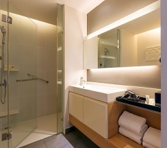 Двухместный номер Classic с балконом двуспальная кровать в Andaman Beach Hotel Phuket - Handwritten Collection