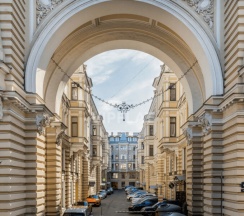 Двухкомнатная квартира 65 кв. м. у Летнего Сада и Михайловского замка в Невский 111