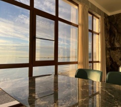 Двухместный люкс Grand с балконом и с видом на море двуспальная кровать в Blacksea