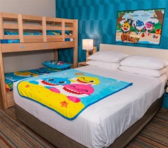 Четырёхместный номер корпус 2 Deluxe в Howard Johnson by Wyndham Anaheim Hotel and Water Playground