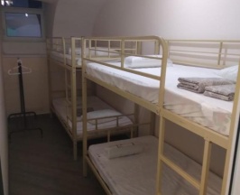 Кровать в 4-местном женском номере (удобства на этаже) в Звездное небо