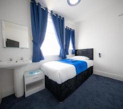 Номер Economy в The Adonis Hotel
