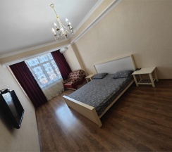 М.Горького 85Б. 2-комн.кв., 10-этаж, 124 в АнтиОтель