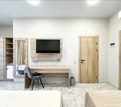 Корпус 2 *Делюкс* 5-ти местный (с балконом) в Анжелина