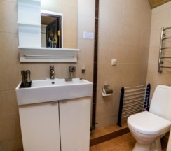 302 - Четырехместный мансардный номер с боковым видом на море в Азов Инн