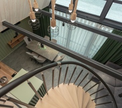 Двухэтажный дом с двумя спальнями в Люди в уюте