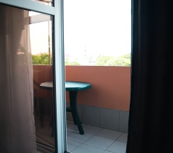 Трехместный номер с двуспальной и односпальной кроватью в Новый город