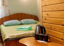 4-местный номер комфорт семейный с 2 односпальными и 1 двуспальной кроватью в Алтайские Дачи 