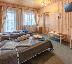 Шестиместный коттедж с балконом и с панорамным видом в Ласточкин дом