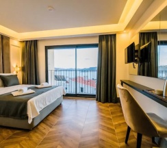Двухместный номер Standard с частичным видом на море двуспальная кровать в Kas Pier Hotel