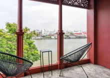 Номер Deluxe с балконом в Amdaeng Bangkok Riverside Hotel