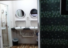 Кровать в общем номере в Sairee Center Guesthouse