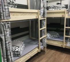 Место в общем восьмиместном номере в Good night