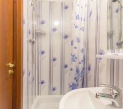 Бюджетный двухместный номер с 1 кроватью или 2 отдельными кроватями в Ахоум