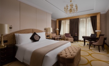 Делюкс с балконом в The St. Regis Moscow Nikolskaya
