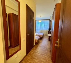 Стандартный трехместный номер в Эдельвейс