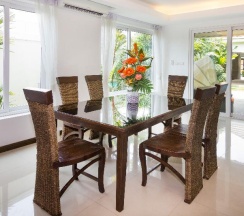 Вилла с 4 комнатами с балконом в Tropicana Pool Villa