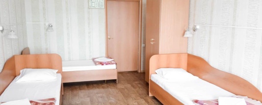 Кровать в 5-местном общем женском номере в Smart Hotel KDO Магнитогорск