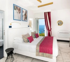 Двухместный номер Deluxe Seaview (двуспальная кровать) в Positano Art Hotel Pasitea