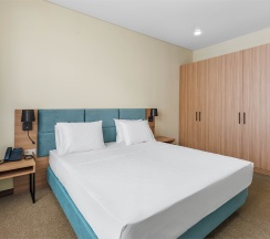 Семейный двухкомнатный номер с балконом в Cosmos Vladikavkaz La Vallee Hotel