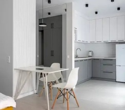 Двухместная студия с балконом двуспальная кровать в Квартира Студия Ladgorna на Независимости 88