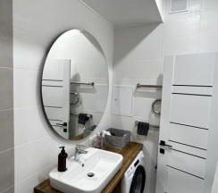 Апартаменты Comfort с 3 комнатами с видом на город в Апартаменты WHITE APARTMENT рядом с центром
