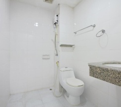 Двухместный люкс 2 отдельные кровати в Super OYO 498 Ladawan Villa