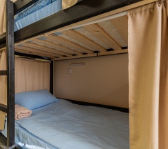 Спальное место в 8-местном общем номере в Comfort