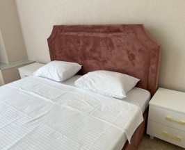 делюкс плюс двуспальная кровать и диван в Эмир