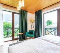 Двухместный номер Standard с красивым видом из окна двуспальная кровать в Hotel Chatini Mestia