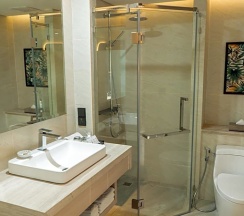 Двухместный номер Deluxe с видом на бассейн двуспальная кровать в Amora Beach Resort Phuket