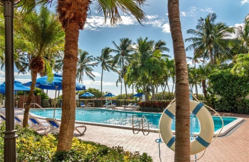 Соединенные Штаты Америки, Мид-Бич: Курортный отель Radisson Resort Miami Beach