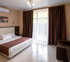 Семейный номер(двуспальная кровать, кресло-кровать) в Ленивый тюлень