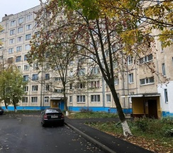 Апартаменты с балконом и с красивым видом из окна в Квартира на проспекте Тракторостроителей 35