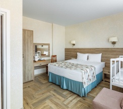 Семейный (CONNECTION) c видом на БАССЕЙН- 2 смежных СТАНДАРТА в Villaggio