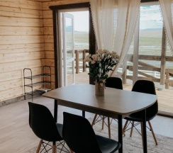 Трехместный номер с двуспальной и односпальной кроватью в Шум ручья