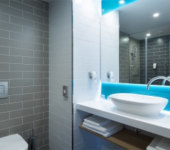 1 категория/Стандарт с двуспальной кроватью для некурящих в Express Sadovaya Hotel