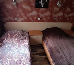 Трехместный номер с 3 односпальными кроватями в Мател