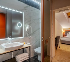 Номер стандарт с 1 двуспальной кроватью (мансарда) в Barin Residence Grand