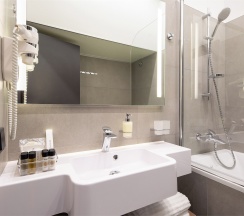 Стандартный номер с кроватью размера "Queen-size" №2 в Underwood Hotel