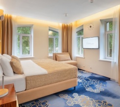 Апартаменты до 3 гостей с видом на город в V Hotel&Rooftop lounge