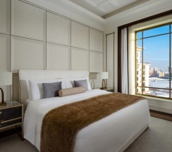 Двухместный люкс Ambassador с балконом двуспальная кровать в The St. Regis Astana