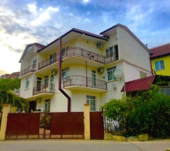 Четырех (2+1+1 или 4) ванна, балкон Елена в У Елены