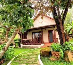 Бунгало c 1 комнатой с видом на сад в Hong Bin Bungalow Resort