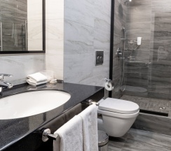 Двухместный номер Standard с видом на город 2 отдельные кровати в Reikartz Sky Алматы