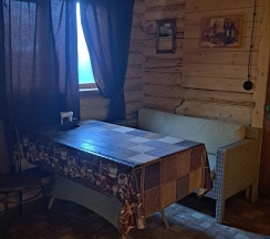 Дом двухместный из сруба и крымского песчаника в Подворье